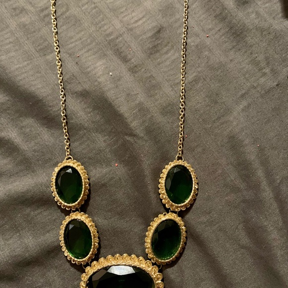 Jewelry - Elegant Gold and Green Necklace